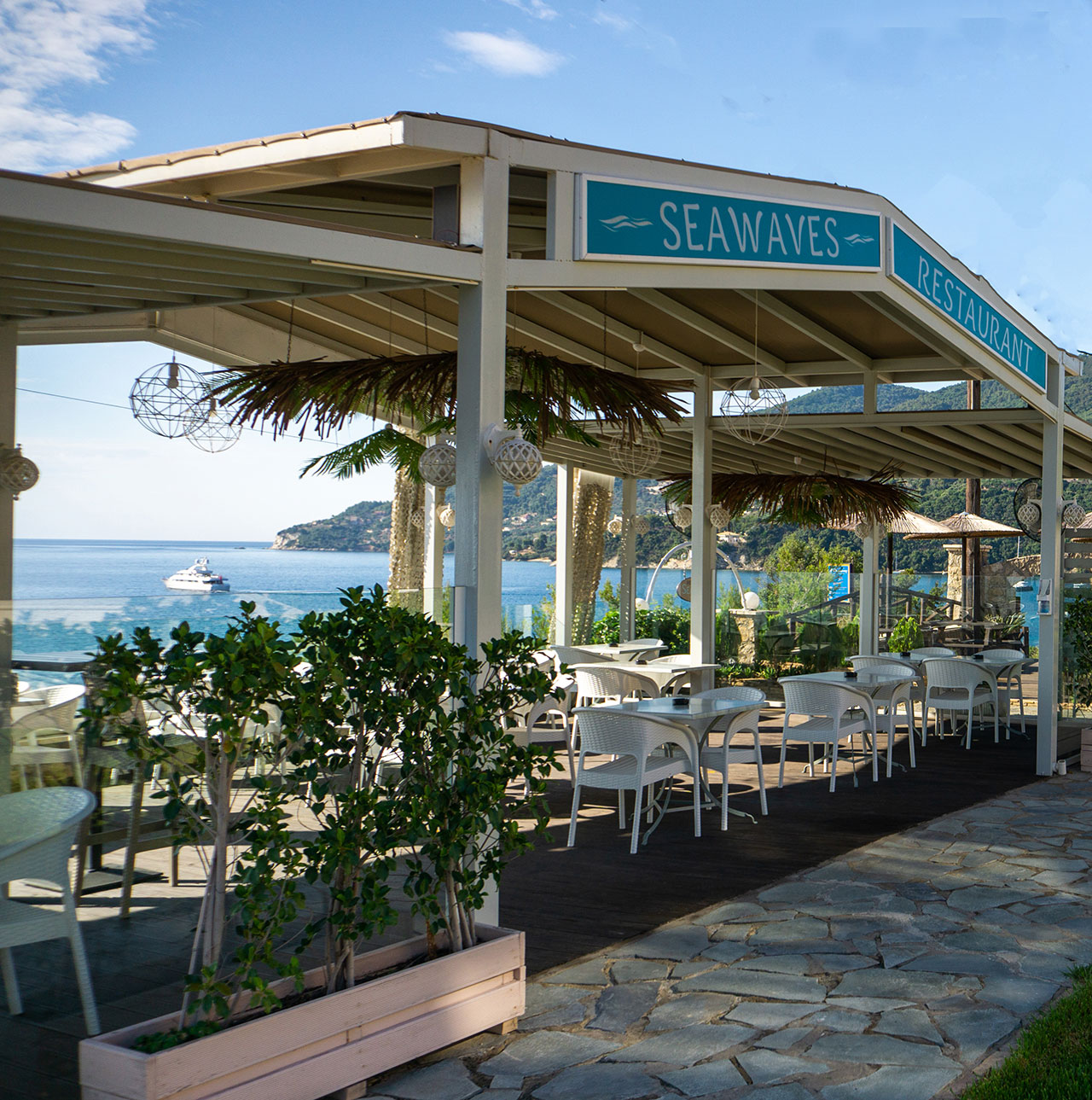 about seawaves restaurant